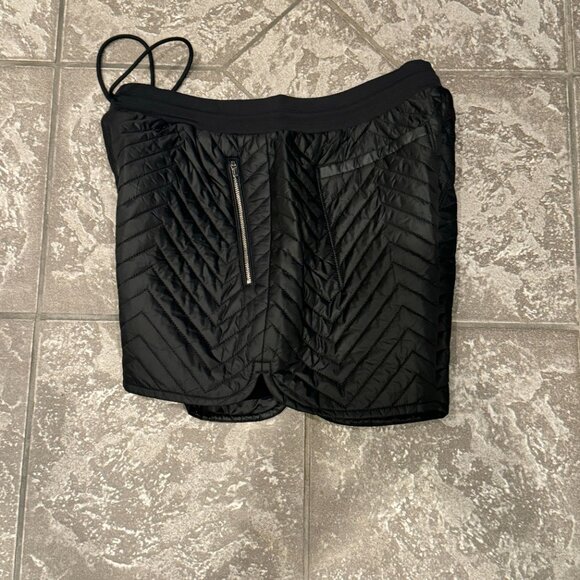 ATHLETA Womens NWOT Apres Quilted DOWN Ski Hiking Shorts Zip Pockets 8 Black $89 - Picture 7 of 8